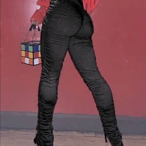 Black wrinkled fashion leggings in size small